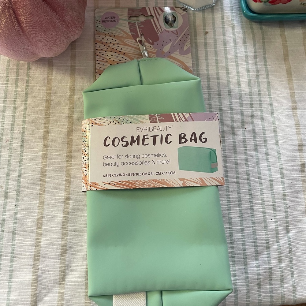 Nwt evribeauty green cosmetic bag
